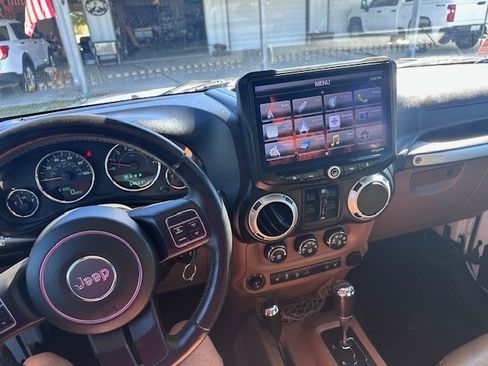 Used 2016 Jeep Wrangler Unlimited Rubicon w/ Connectivity Group image 5