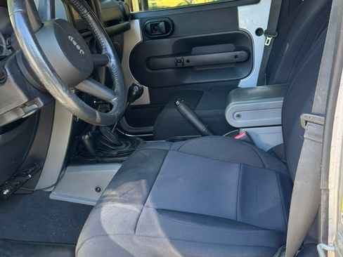 Used 2009 Jeep Wrangler Unlimited Rubicon image 14