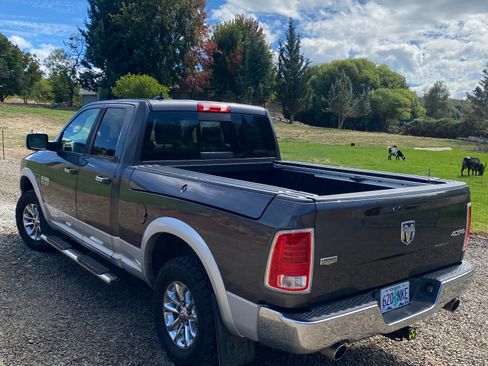 Used 2016 RAM 1500 Laramie w/ Convenience Group AWD/4WD image 4
