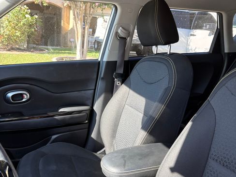 Used 2015 Kia Soul + w/ Audio Package FWD image 10