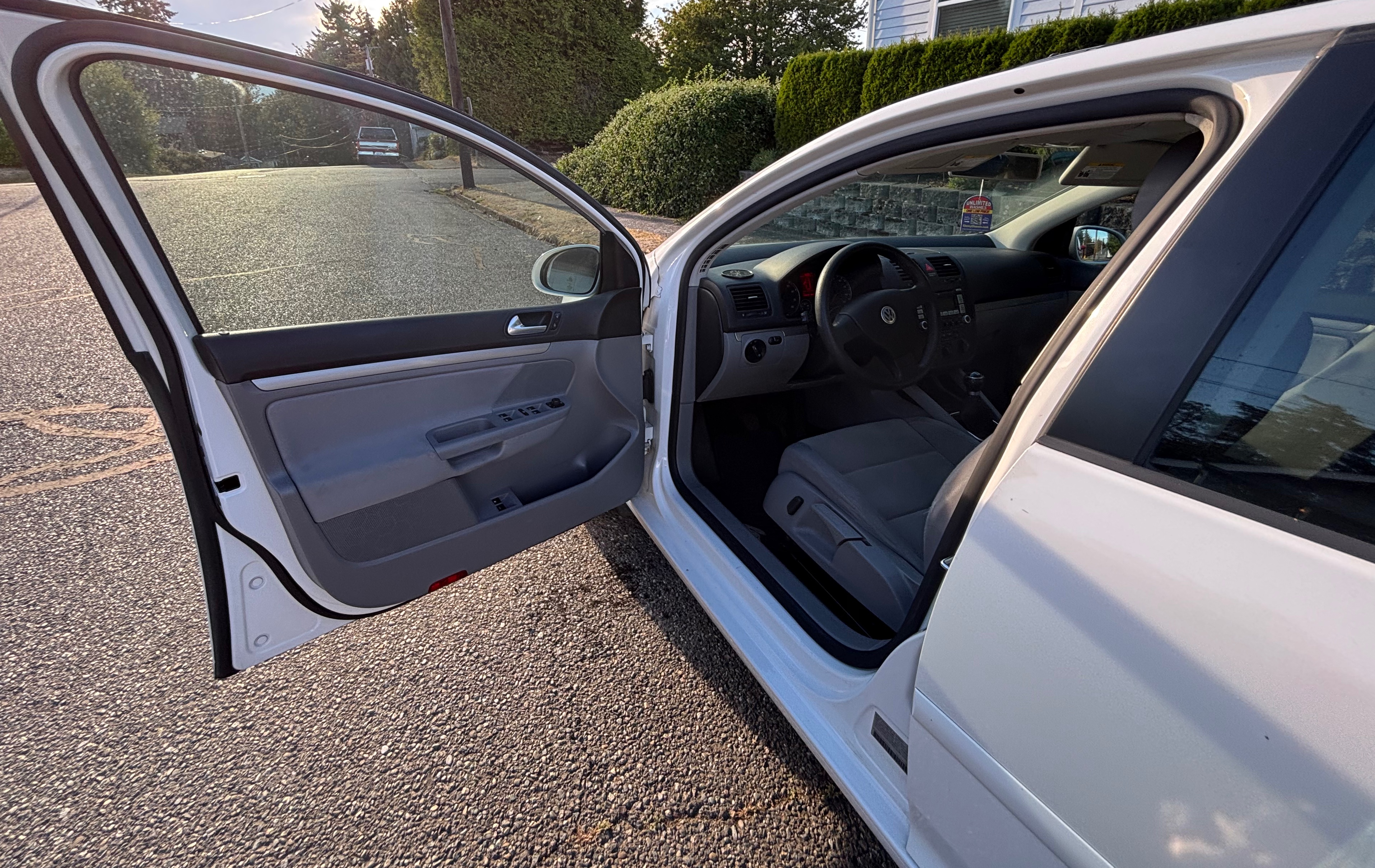 Used 2008 Volkswagen Rabbit 4-Door FWD image 11
