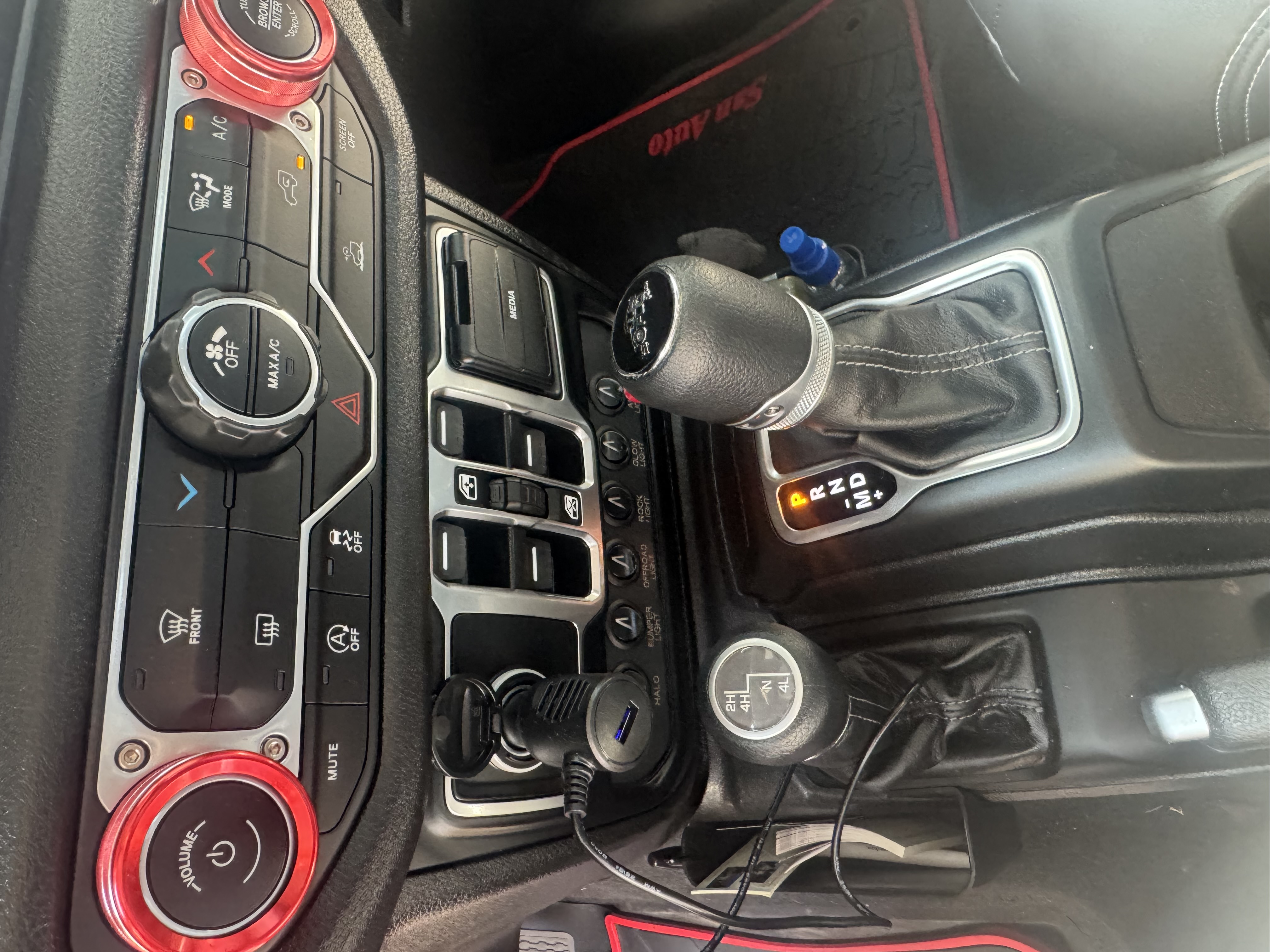 Used 2025 Jeep Gladiator Sport AWD/4WD image 16