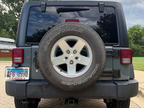 Used 2015 Jeep Wrangler Unlimited Sport w/ Quick Order Package 24S AWD/4WD image 16