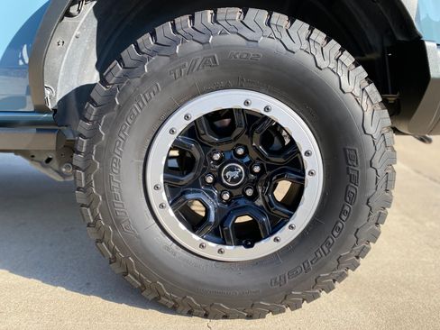 Used 2023 Ford Bronco Badlands image 9