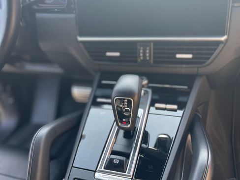 Used 2020 Porsche Cayenne Turbo image 9