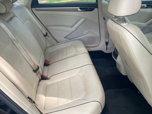 Used 2017 Volkswagen Passat 1.8T SE FWD image 1