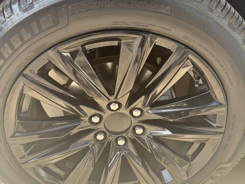 Used 2022 Cadillac Escalade ESV Premium Luxury image 8