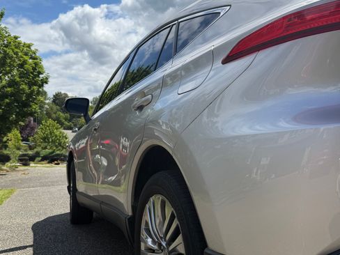 Used 2022 Toyota Venza Limited w/ Advanced Technology Package AWD/4WD image 9