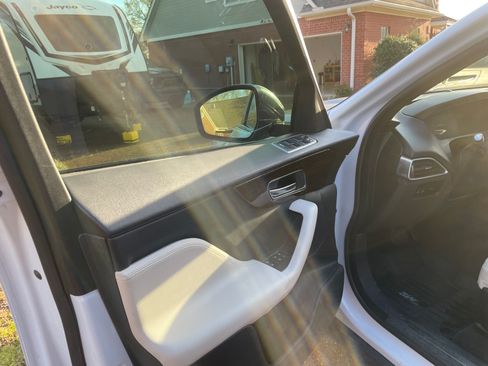 Used 2018 Jaguar F-PACE Prestige image 10