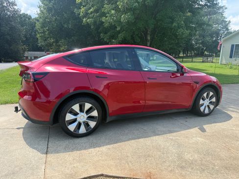 Used 2021 Tesla Model Y Long Range AWD/4WD image 11