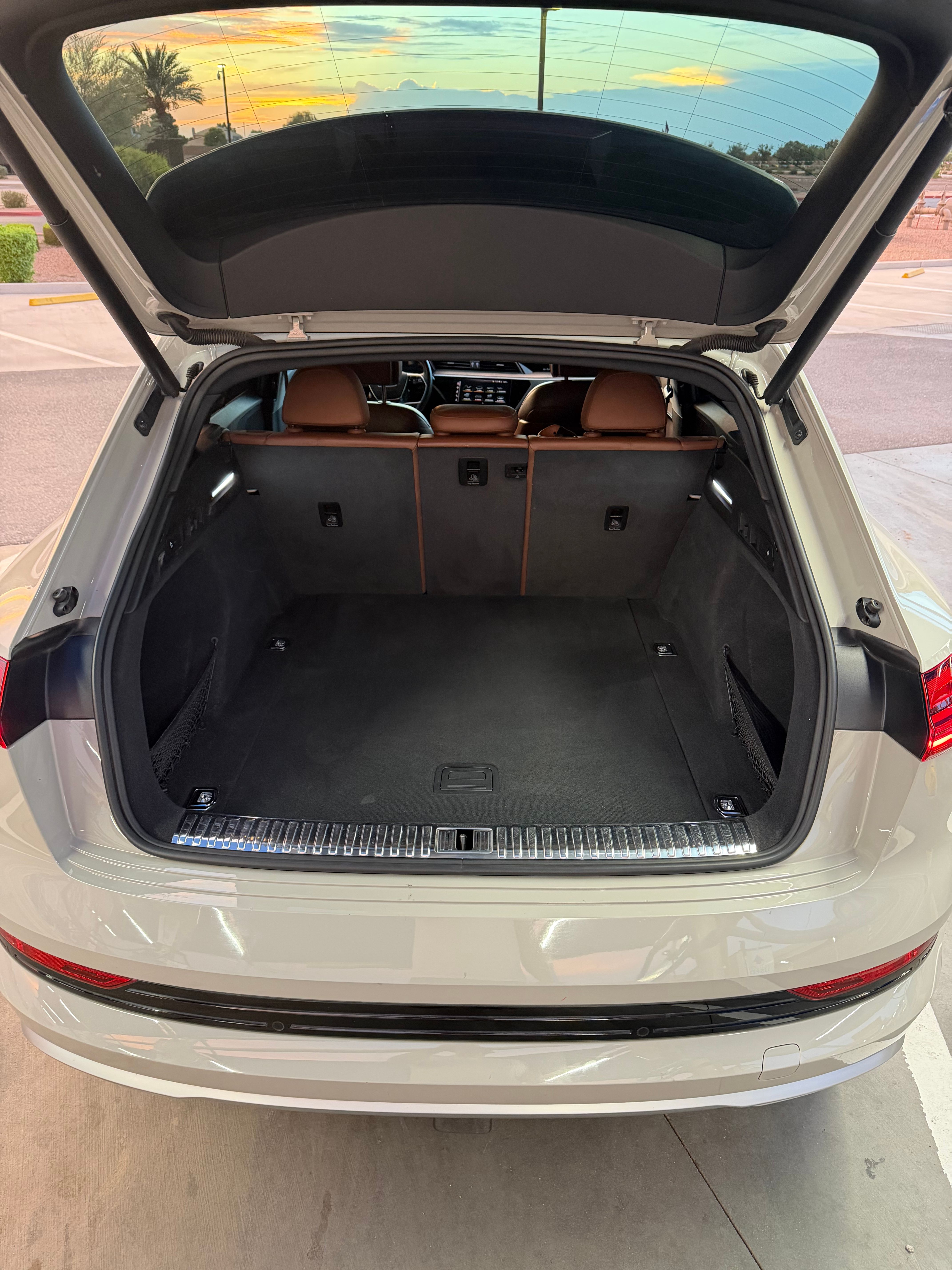 Used 2019 Audi e-tron Prestige w/ Prestige Package AWD/4WD image 15