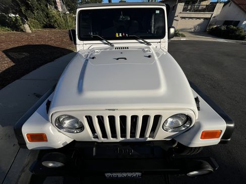 Used 2005 Jeep Wrangler Rubicon w/ Security Group image 8