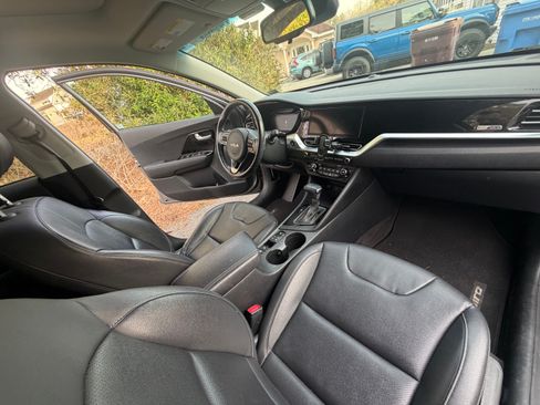 Used 2022 Kia Niro EX Premium FWD image 13