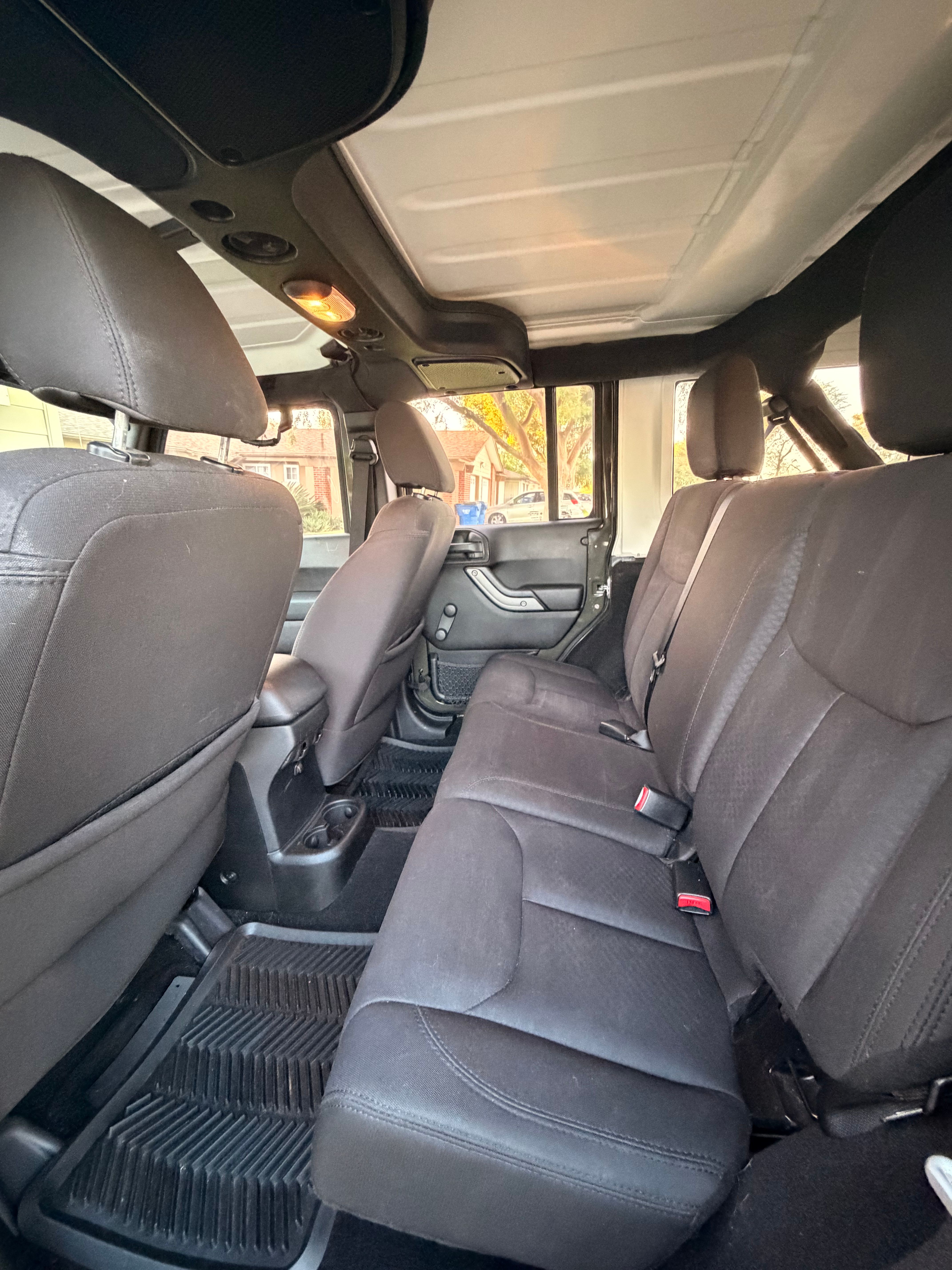 Used 2015 Jeep Wrangler Unlimited Sport w/ Connectivity Group AWD/4WD image 8