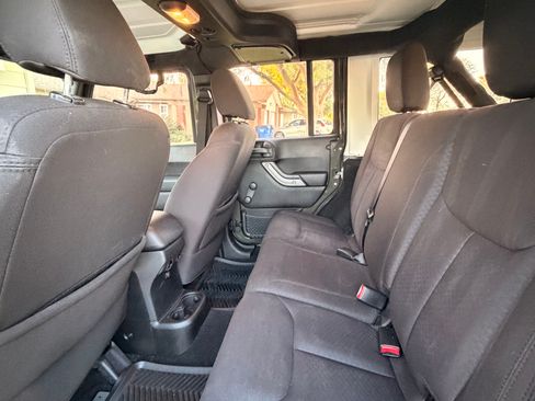 Used 2015 Jeep Wrangler Unlimited Sport w/ Connectivity Group AWD/4WD image 8