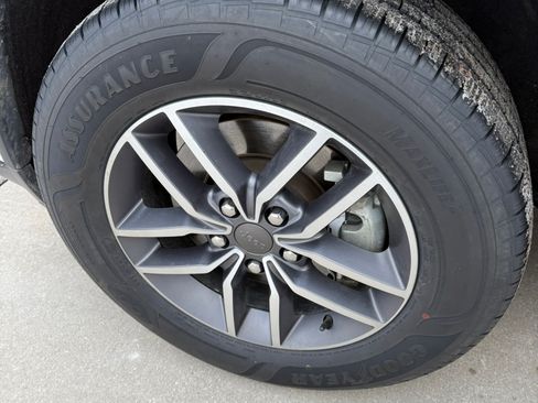 Used 2021 Jeep Grand Cherokee Limited image 13