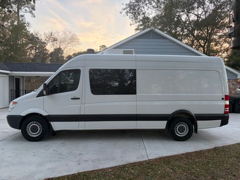 Used 2013 Mercedes-Benz Sprinter 2500 image 2