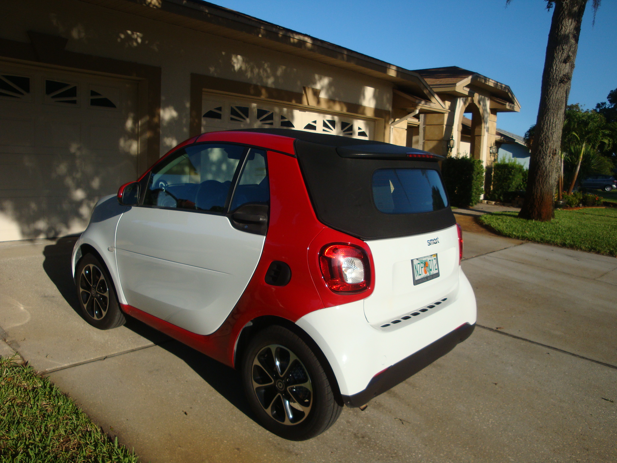 Used 2017 smart fortwo passion RWD image 8