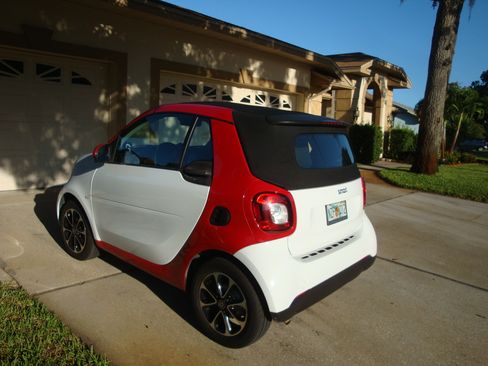 Used 2017 smart fortwo passion image 8