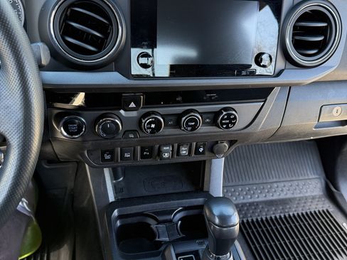 Used 2018 Toyota Tacoma TRD Sport w/ Technology Package image 14