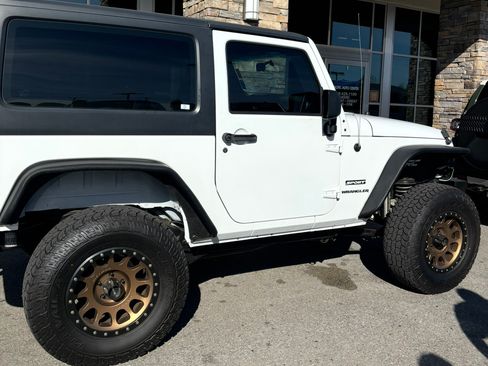 Used 2013 Jeep Wrangler Sport w/ Connectivity Group AWD/4WD image 2