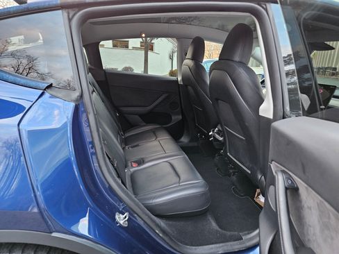 Used 2022 Tesla Model Y Long Range image 8