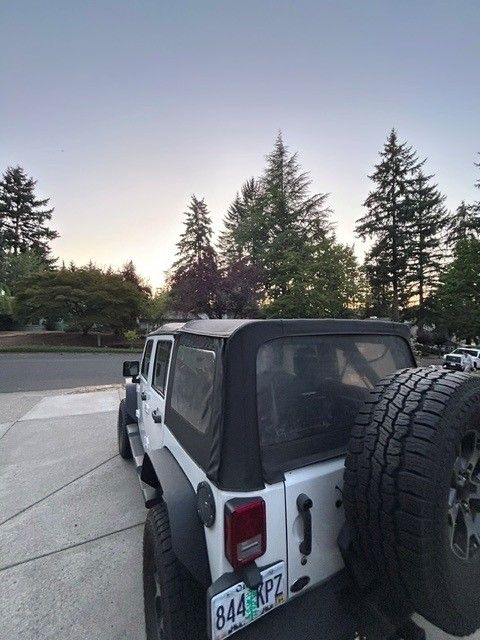 Used 2013 Jeep Wrangler Unlimited Sport w/ Connectivity Group AWD/4WD image 6