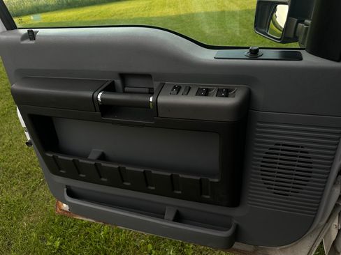 Used 2012 Ford F250 XLT w/ FX4 4X4 Off-Road Pkg image 6