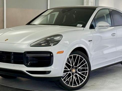 Used 2023 Porsche Cayenne Turbo S image 6