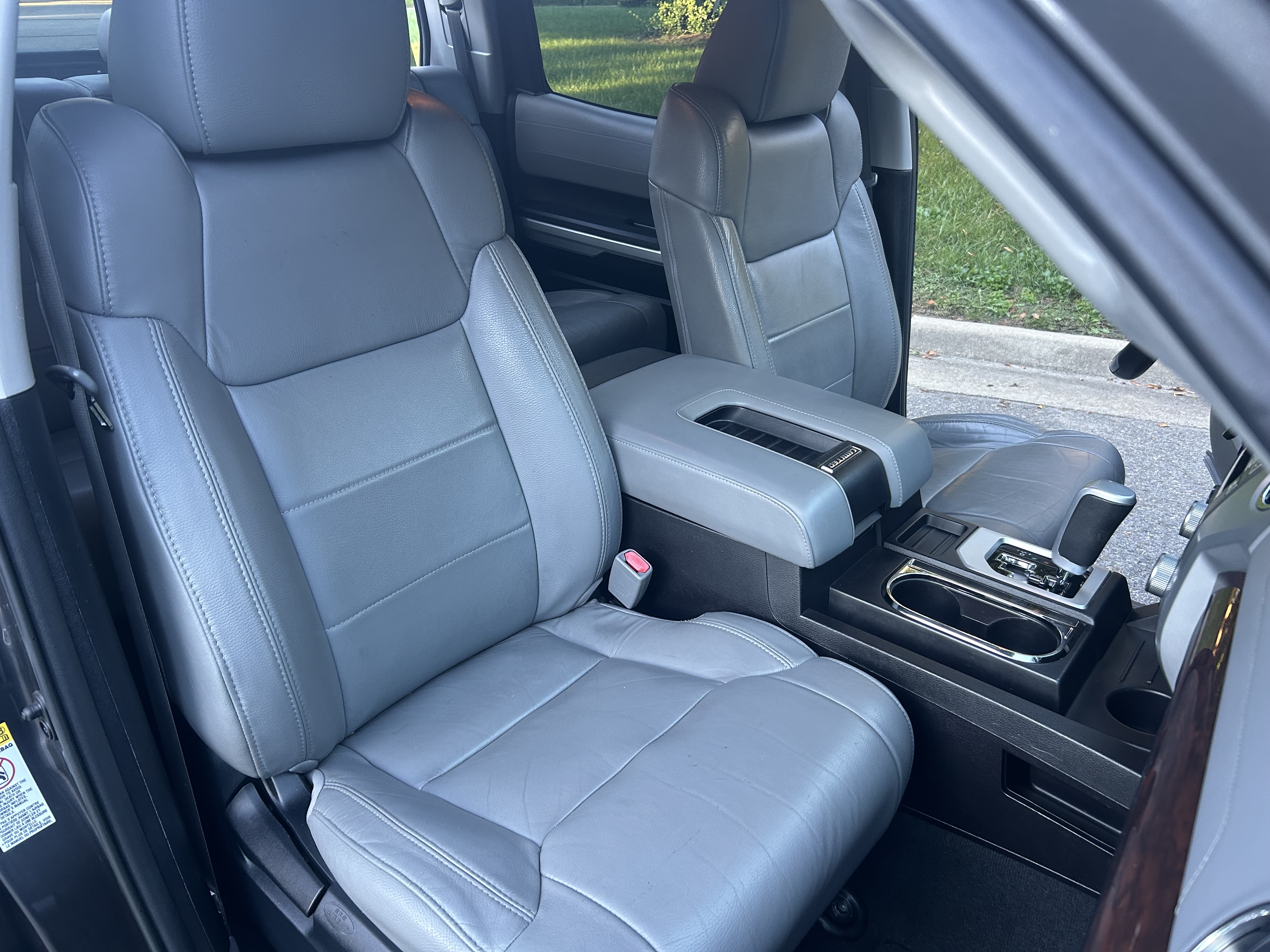 Used 2015 Toyota Tundra Limited w/ Limited Premium Package AWD/4WD image 6