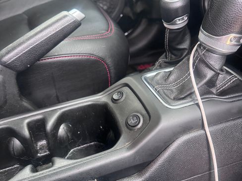 Used 2020 Jeep Gladiator Overland image 8