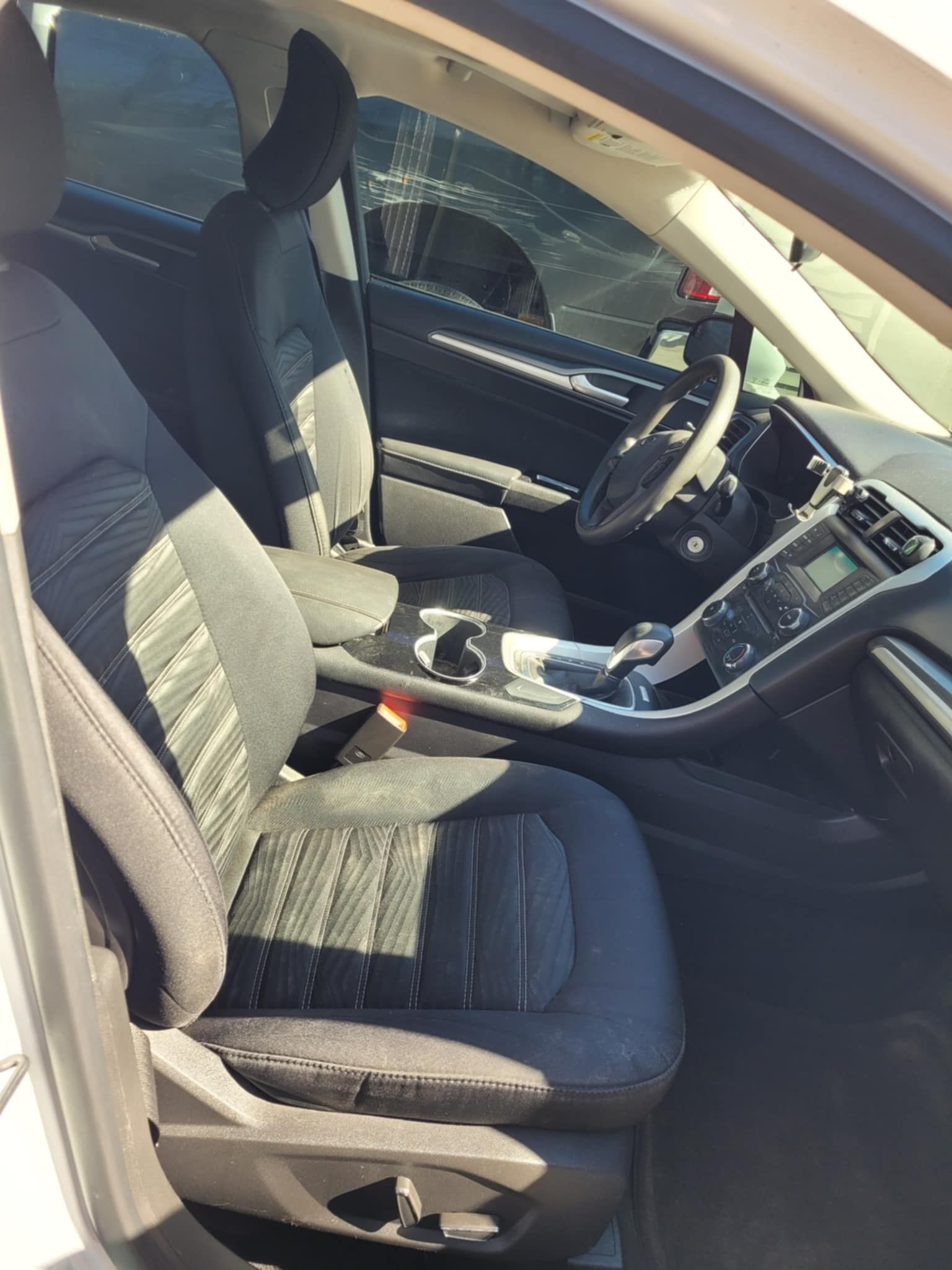 Used 2016 Ford Fusion SE FWD image 9