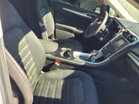 Used 2016 Ford Fusion SE image 9