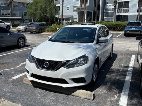 Used 2017 Nissan Sentra SV FWD image 1