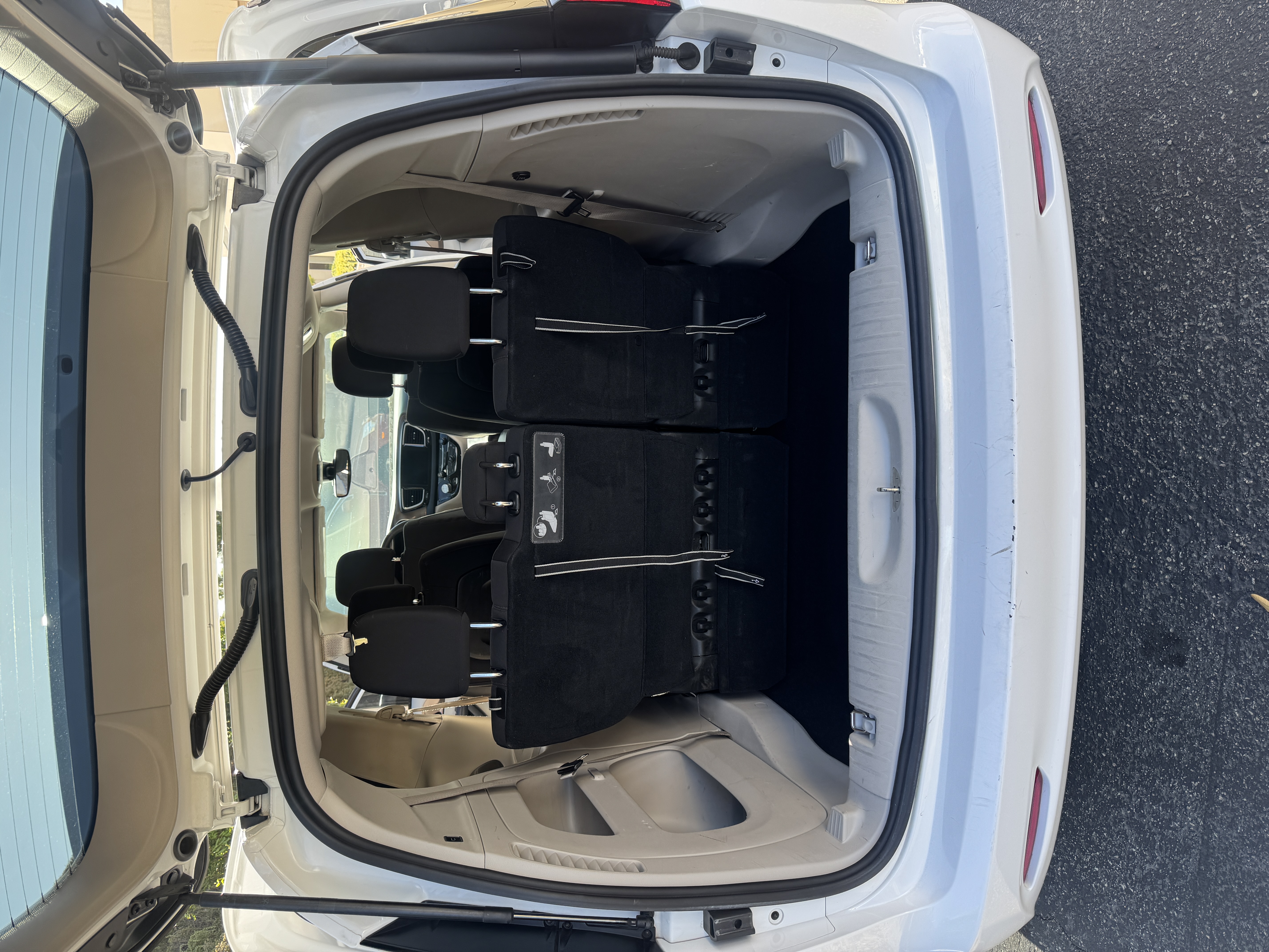 Used 2017 Chrysler Pacifica Touring FWD image 5