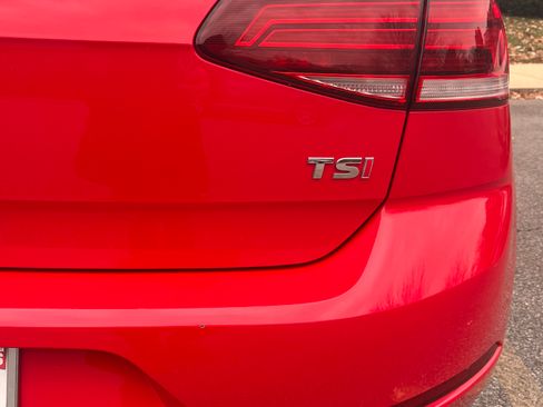 Used 2018 Volkswagen Golf SE image 12