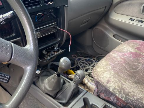 Used 2002 Toyota Tacoma 4x4 Xtracab V6 image 5