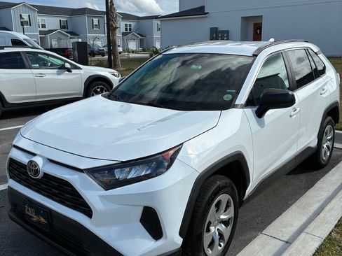 Used 2021 Toyota RAV4 LE image 2