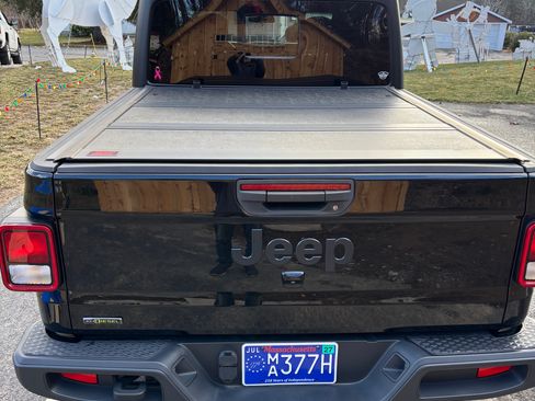 Used 2022 Jeep Gladiator Sport image 5