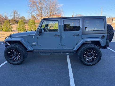 Used 2015 Jeep Wrangler Unlimited Sahara w/ Connectivity Group image 4