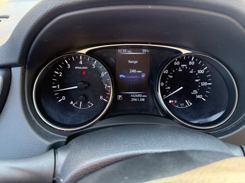 Used 2016 Nissan Rogue SV image 9