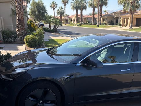 Used 2018 Tesla Model 3 Mid Range RWD image 6