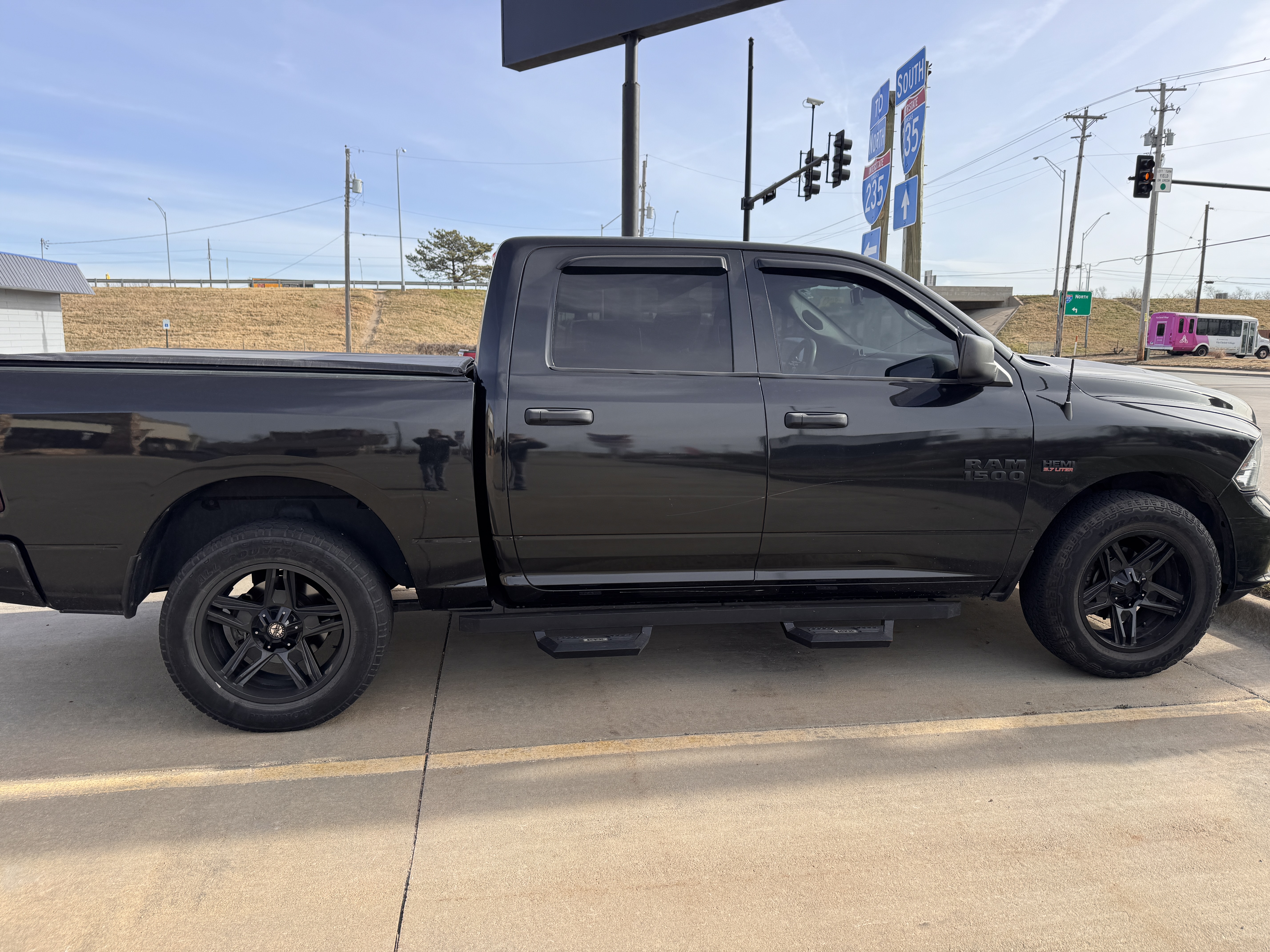 Used 2015 RAM 1500 Express AWD/4WD image 2