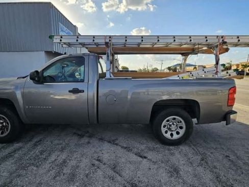Used 2009 Chevrolet Silverado 1500 W/T RWD image 2