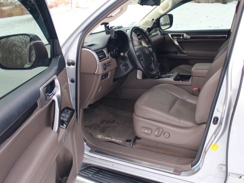 Used 2016 Lexus GX 460 460 Sport Utility 4D image 12