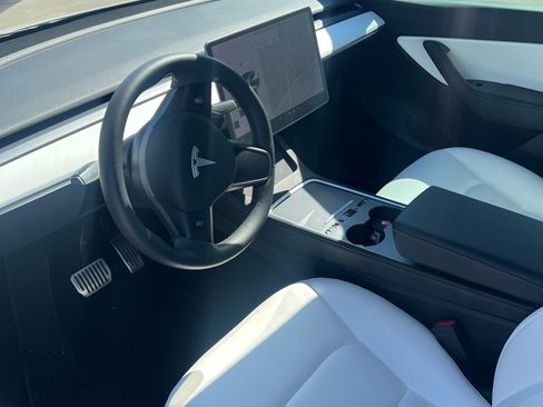 Used 2021 Tesla Model Y Long Range image 15