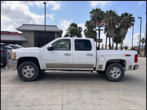 Used 2005 Chevrolet Silverado 1500 LS w/ Light Duty Power Package image 1