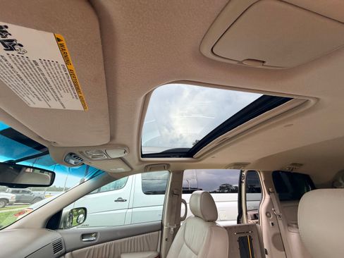 Used 2008 Toyota Sienna XLE Limited FWD image 2