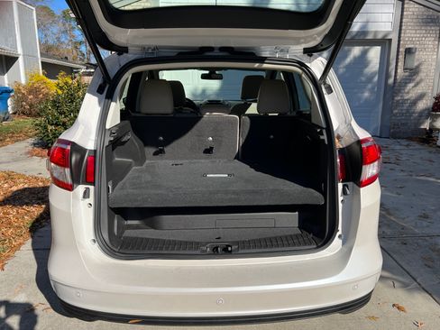 Used 2017 Ford C-MAX Energi Titanium w/ Equipment Group 501A image 4