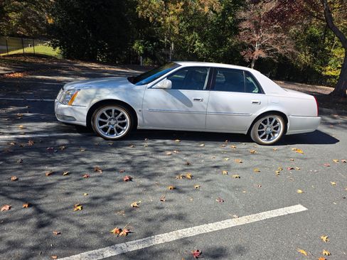 Used 2006 Cadillac DTS Performance image 4